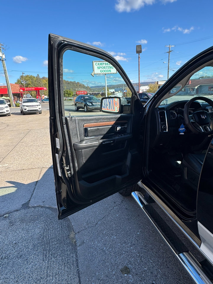 Used 2014 RAM 1500 Laramie w/ Convenience Group image 12