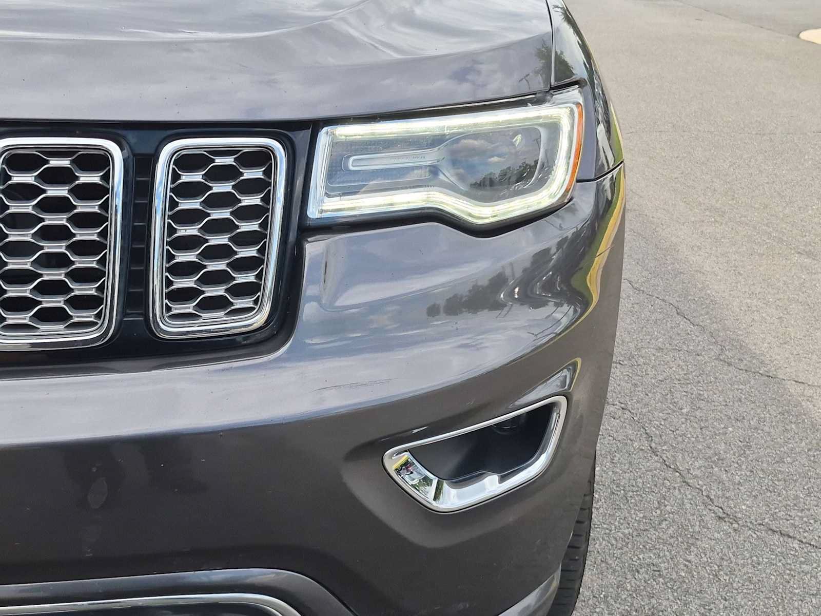 Used 2020 Jeep Grand Cherokee Overland AWD/4WD image 11
