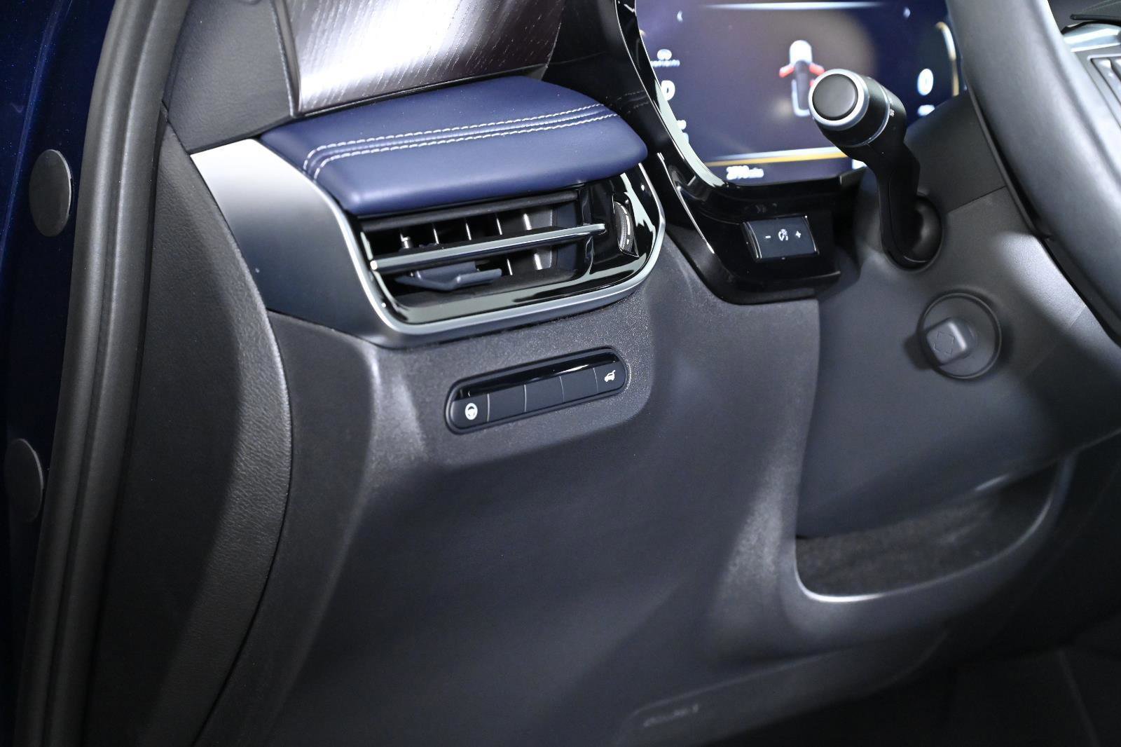 Used 2026 INFINITI QX60 Sport w/ Dark Cargo Package image 19