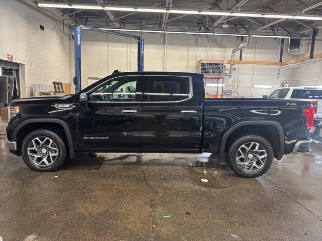 Used 2023 GMC Sierra 1500 SLT image 3