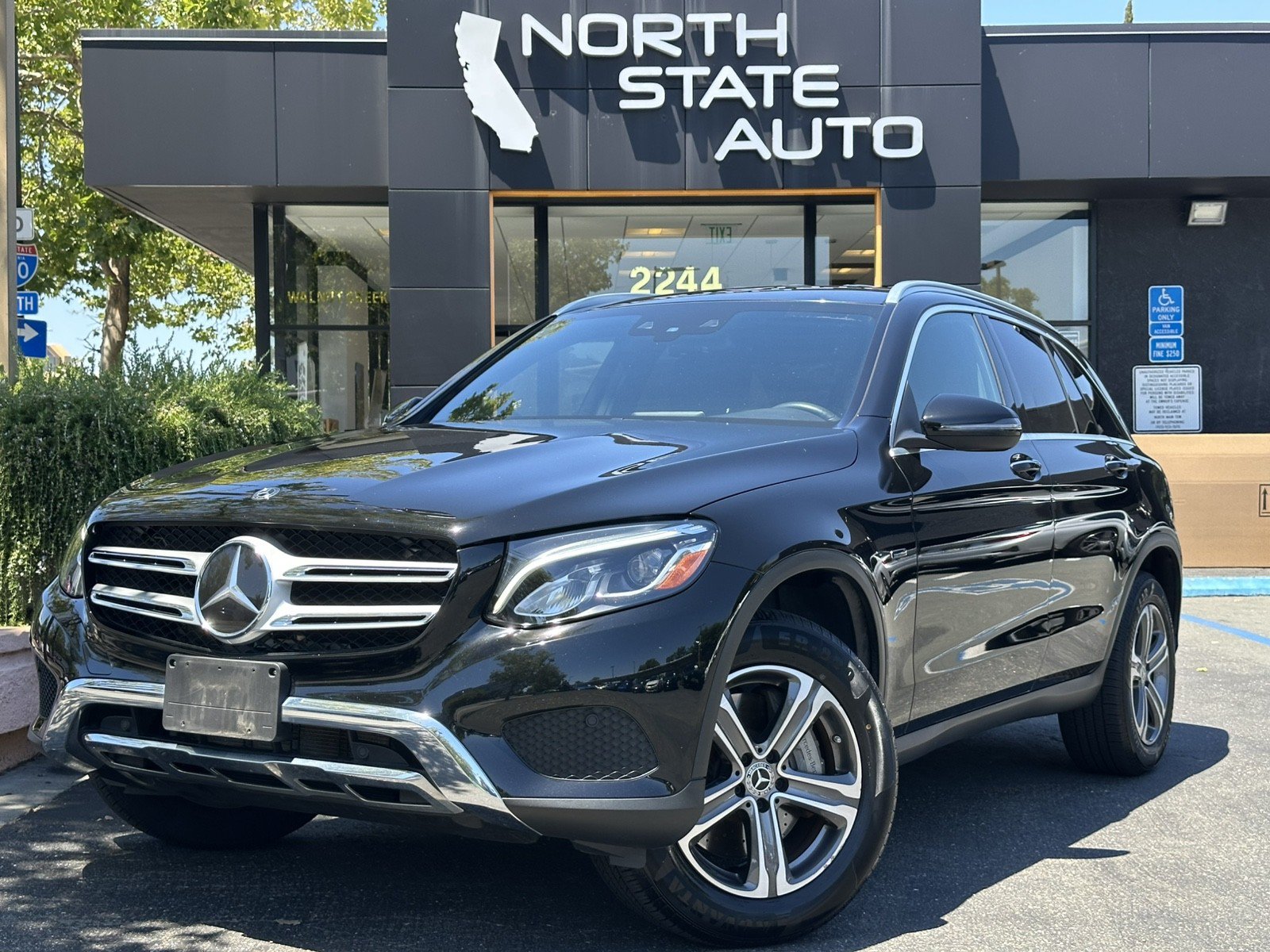 Used 2019 Mercedes-Benz GLC 350e 4MATIC image 2