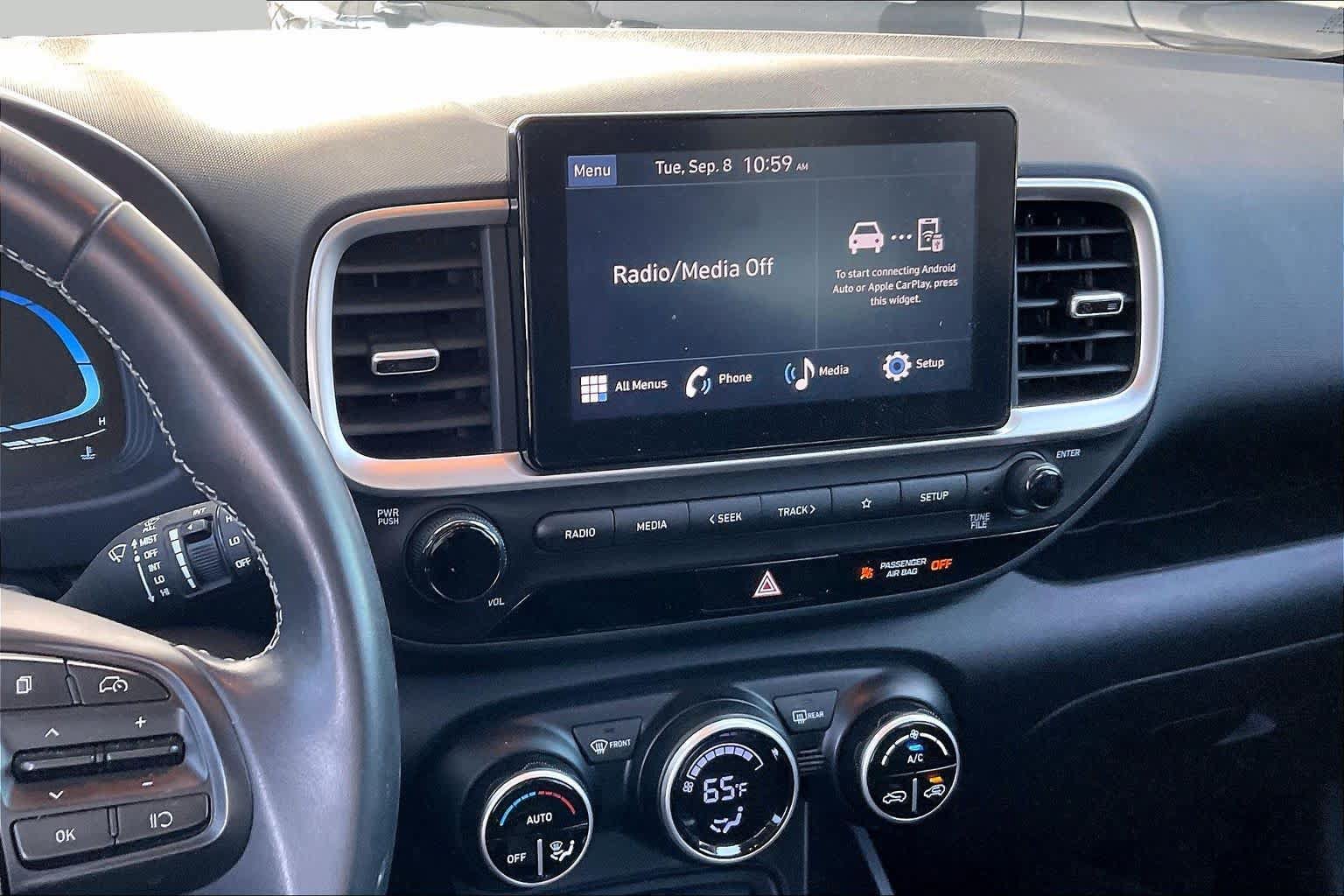 Used 2023 Hyundai Venue SEL w/ Cargo Package FWD image 6