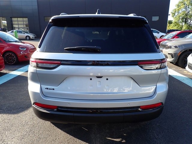 New 2025 Jeep Grand Cherokee Altitude image 3