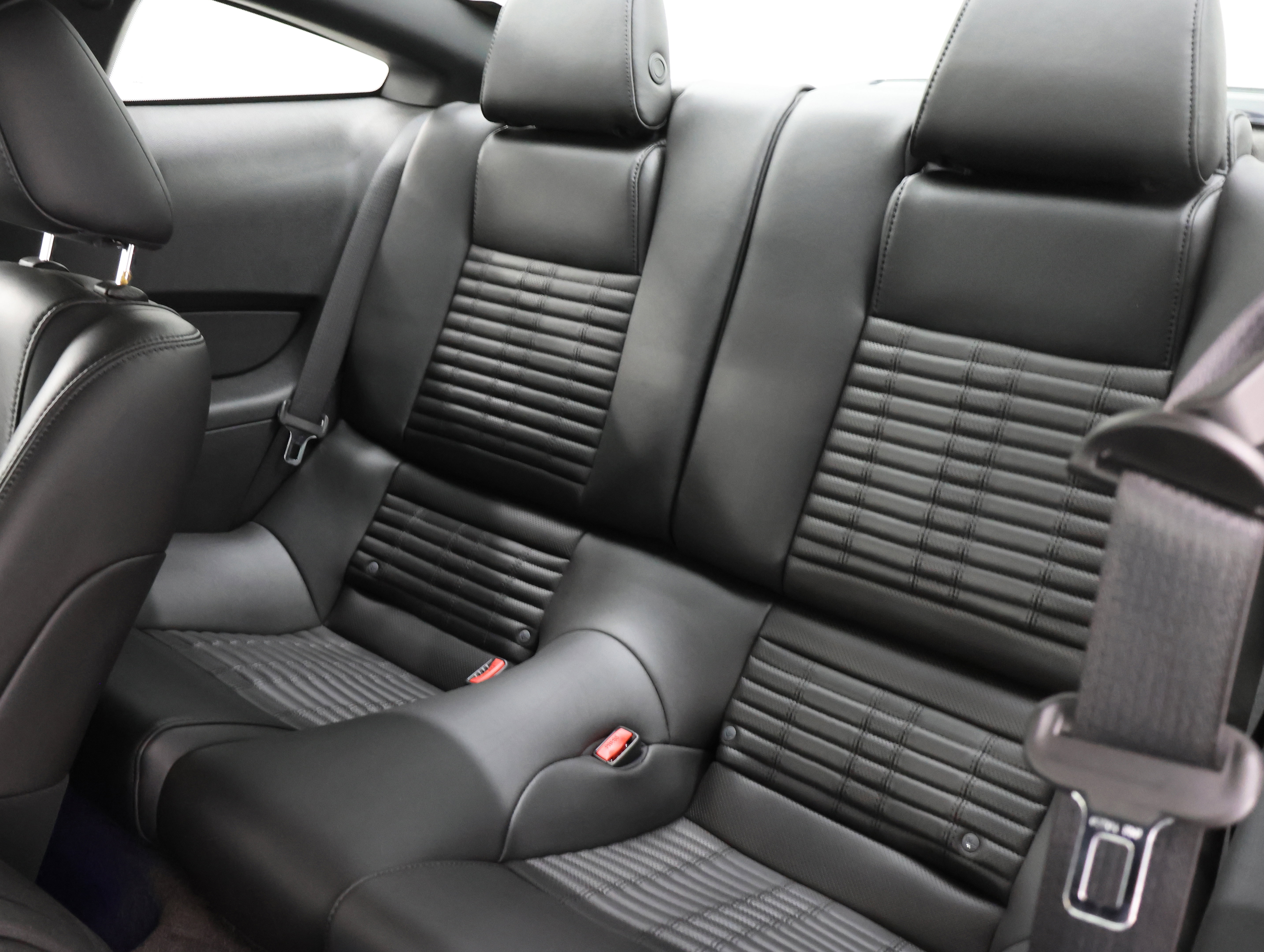 Used 2011 Ford Mustang Shelby GT500 w/ SVT Performance Pkg RWD image 38