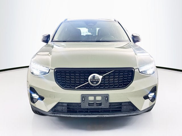 Used 2023 Volvo XC40 B5 Plus w/ Driver Assist Package AWD/4WD image 2