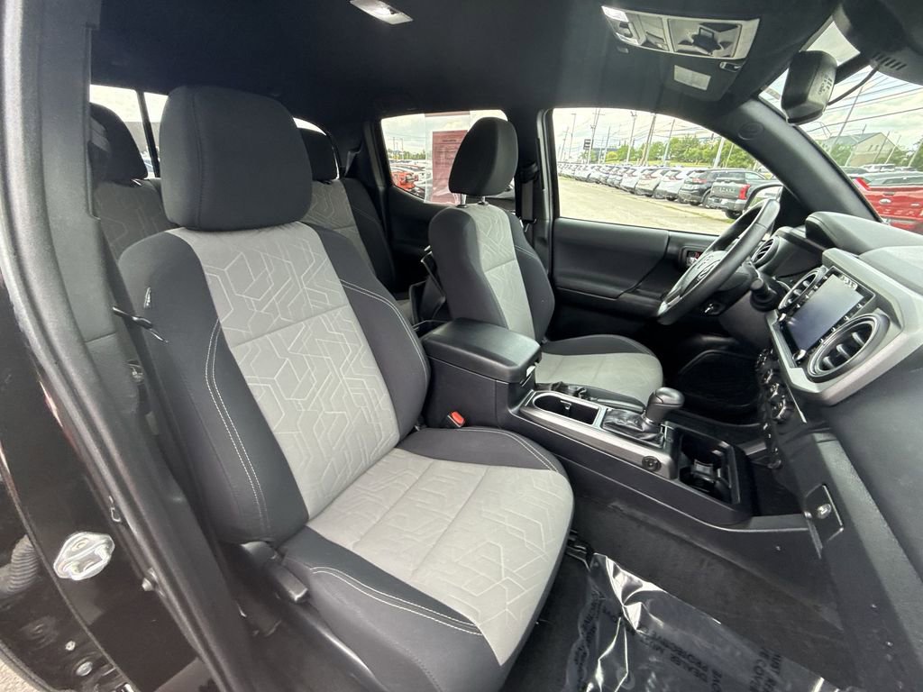 Used 2022 Toyota Tacoma TRD Off-Road AWD/4WD image 23