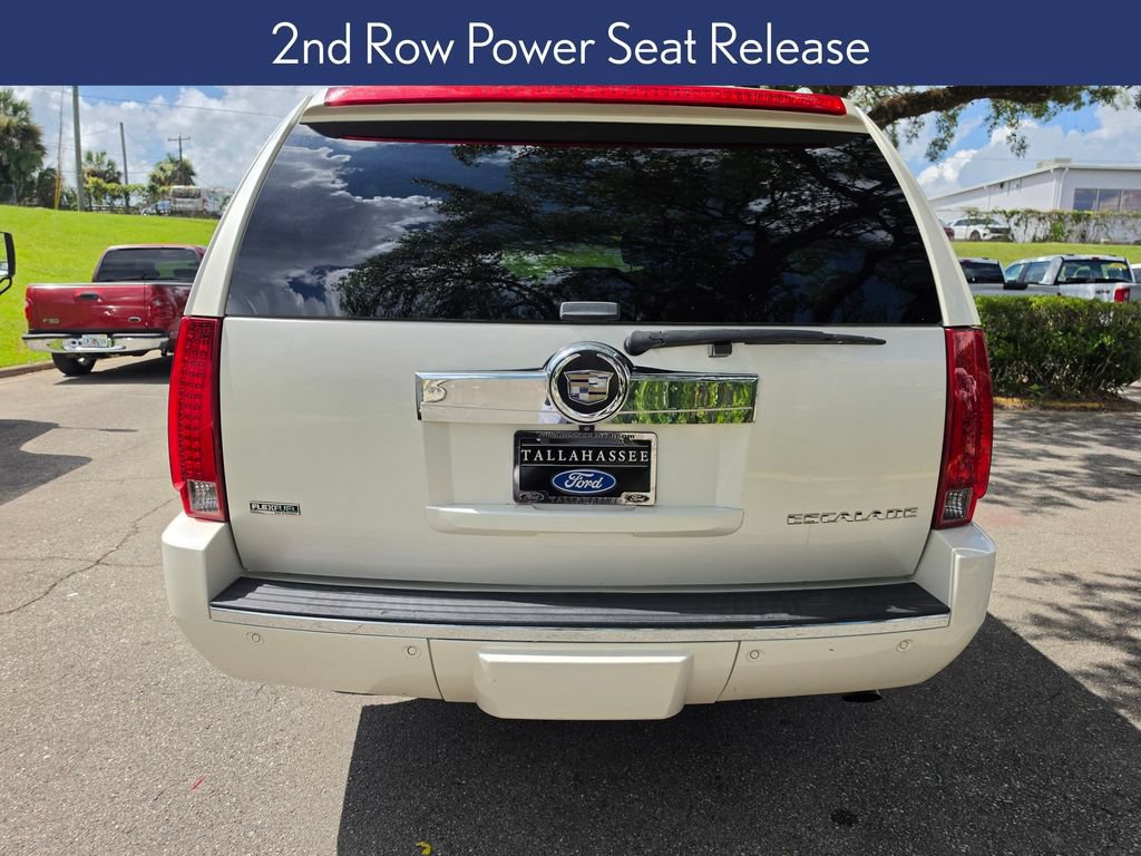 Used 2011 Cadillac Escalade ESV Premium RWD image 3