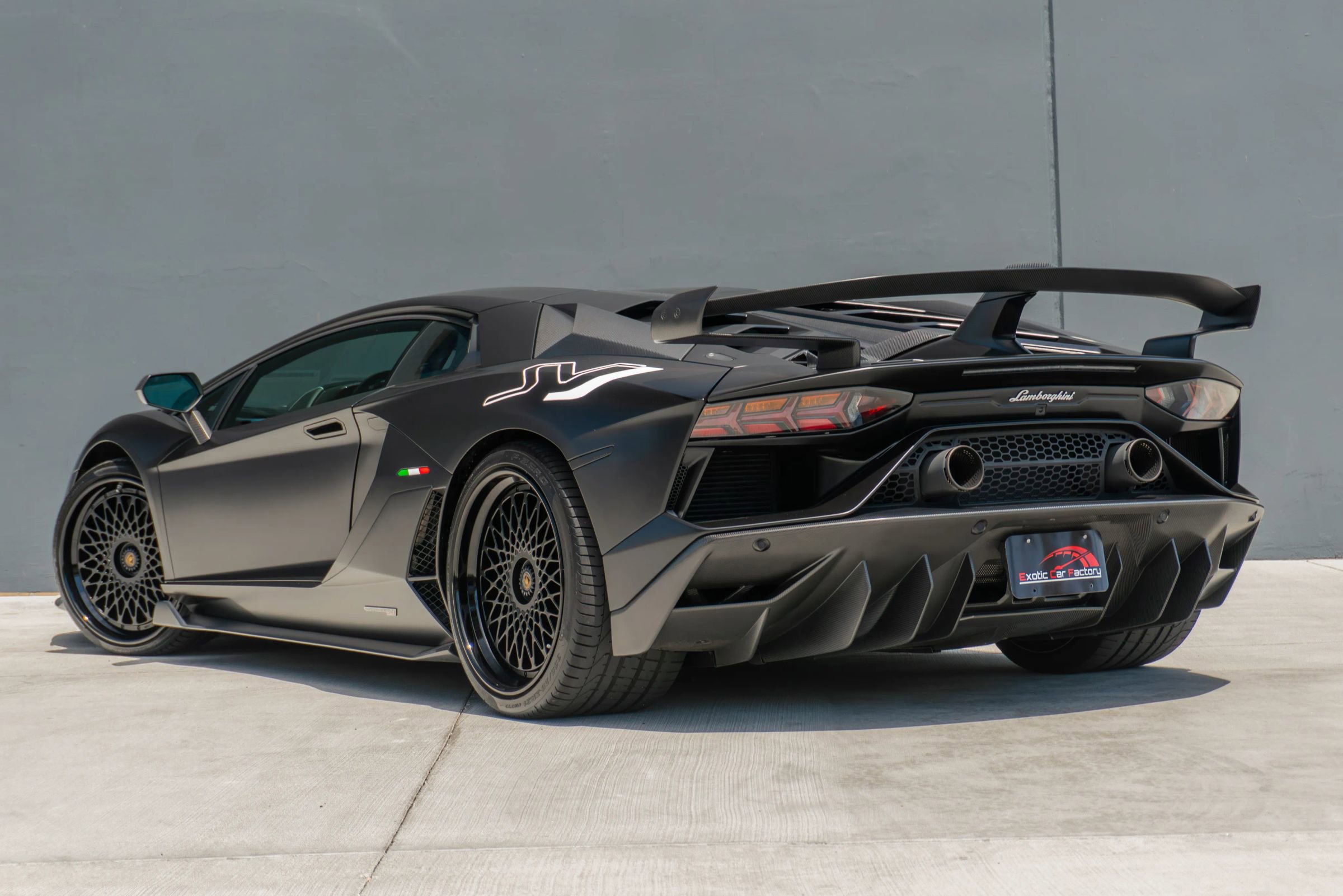 Used 2019 Lamborghini Aventador SVJ AWD/4WD image 10