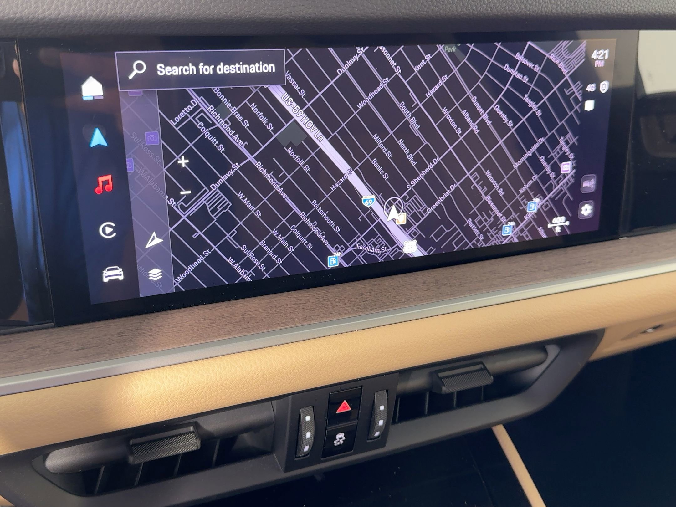 Certified 2025 Porsche Cayenne Coupe w/ Premium Package Plus image 24