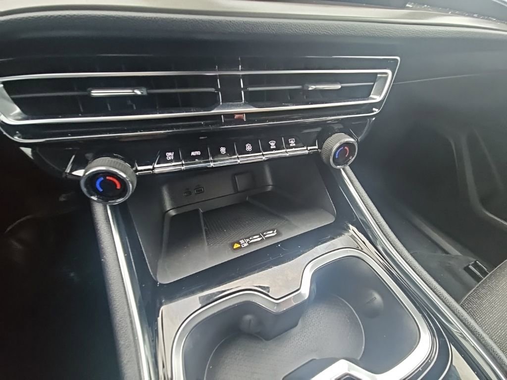 Certified 2025 Chevrolet Traverse LT image 30