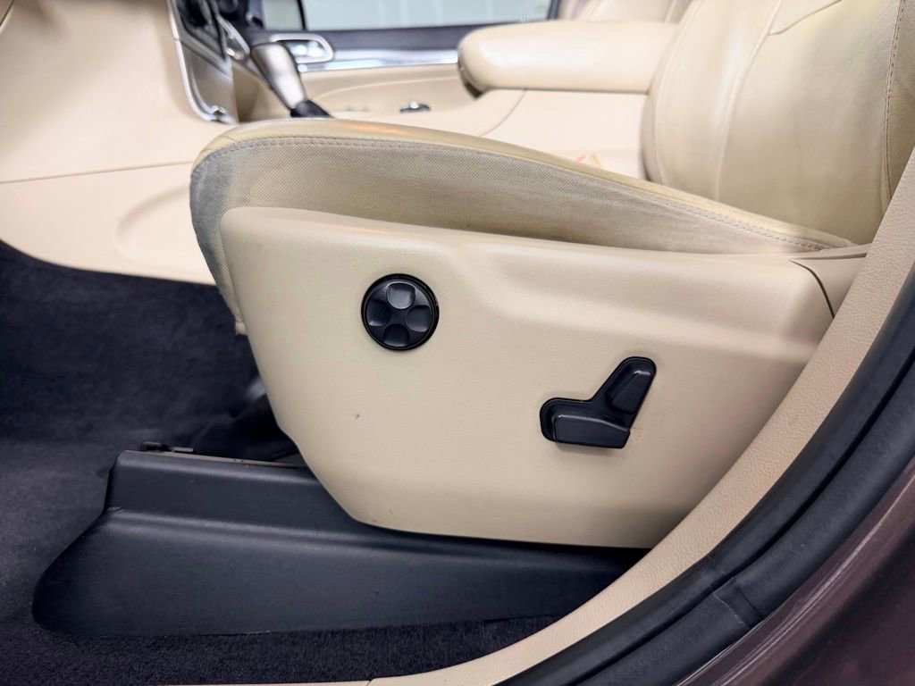 Used 2017 Jeep Grand Cherokee Limited image 24