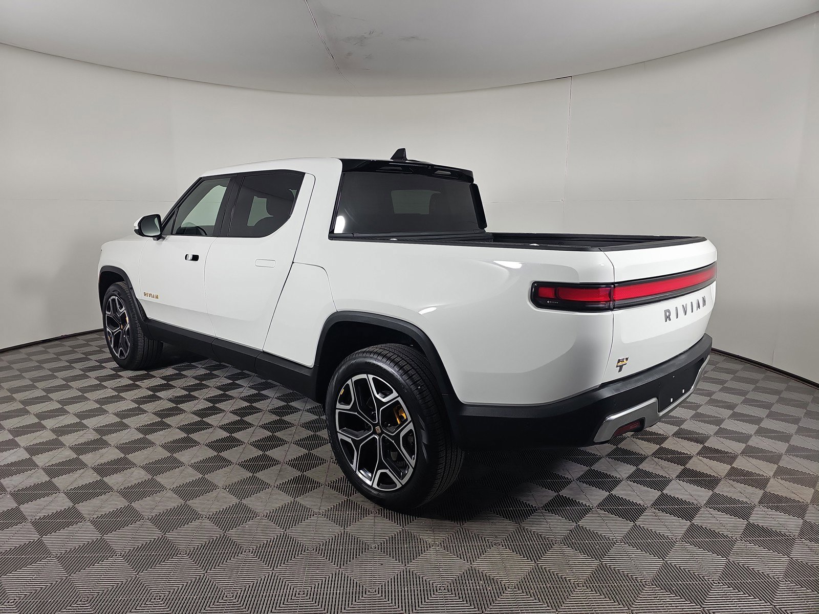 Used 2022 Rivian R1T Launch Edition image 3