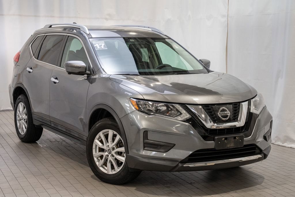 Used 2017 Nissan Rogue SV w/ SV Premium Package image 1