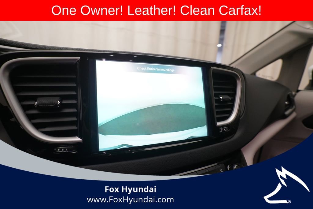 Used 2023 Chrysler Pacifica Touring-L FWD image 18