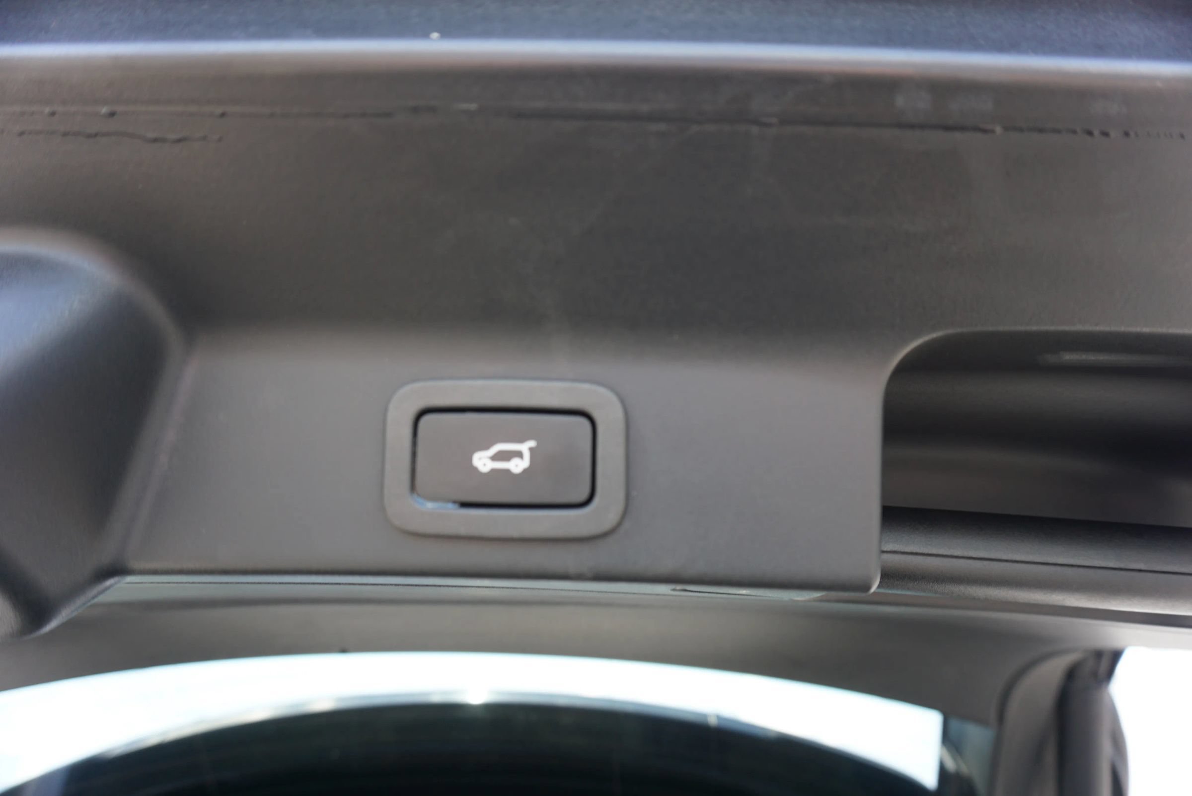 Used 2018 Jaguar F-PACE Premium AWD/4WD image 17