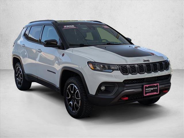 Used 2025 Jeep Compass Trailhawk AWD/4WD image 3