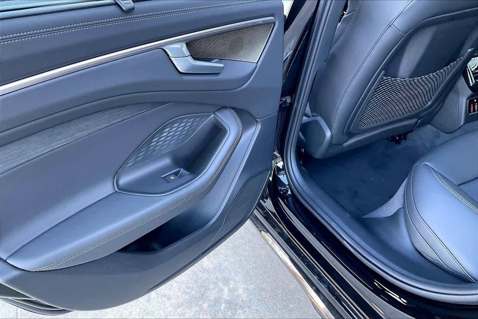New 2026 Audi A6 Premium Plus AWD/4WD image 18