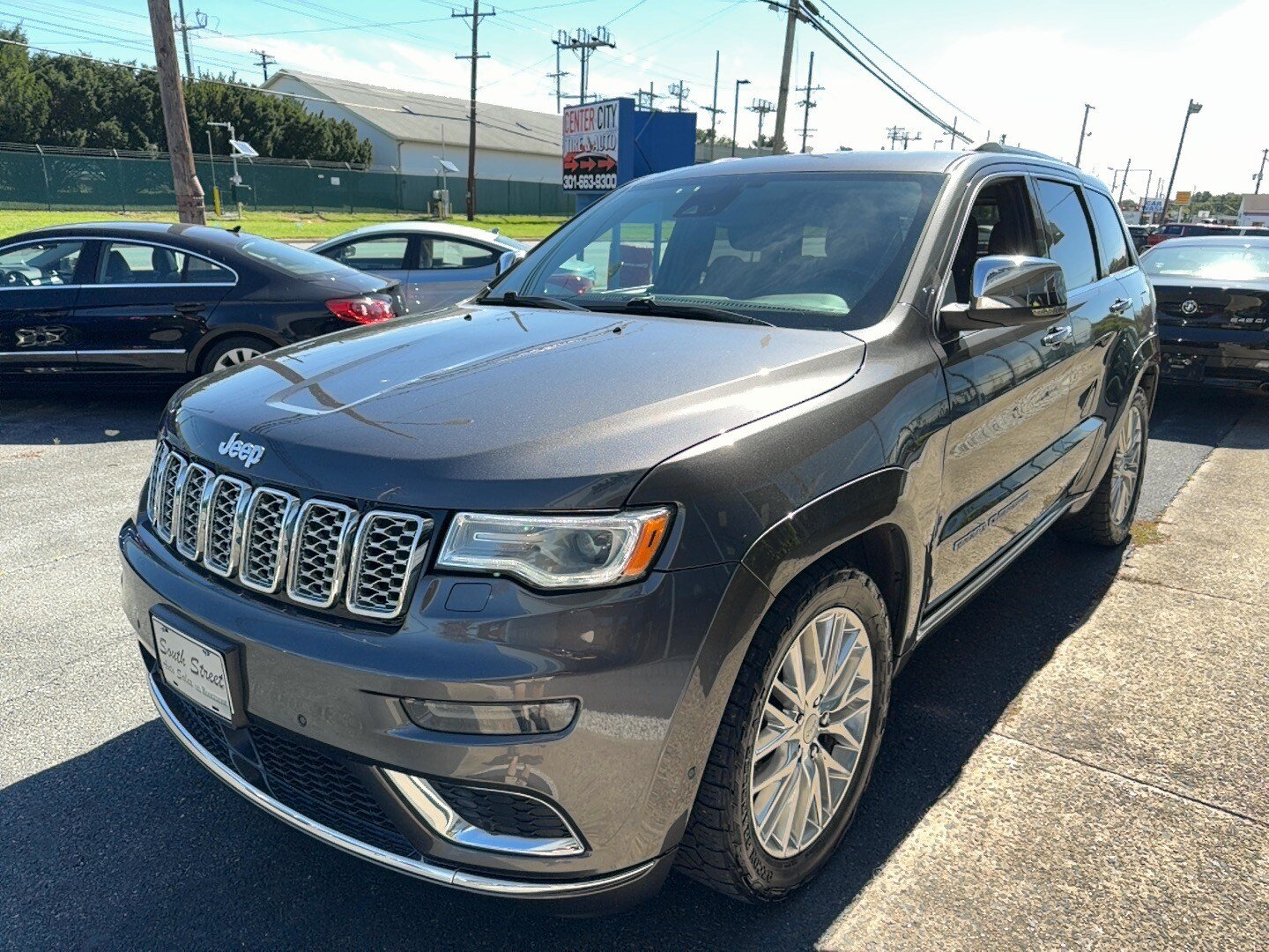 Used 2018 Jeep Grand Cherokee Summit AWD/4WD image 5