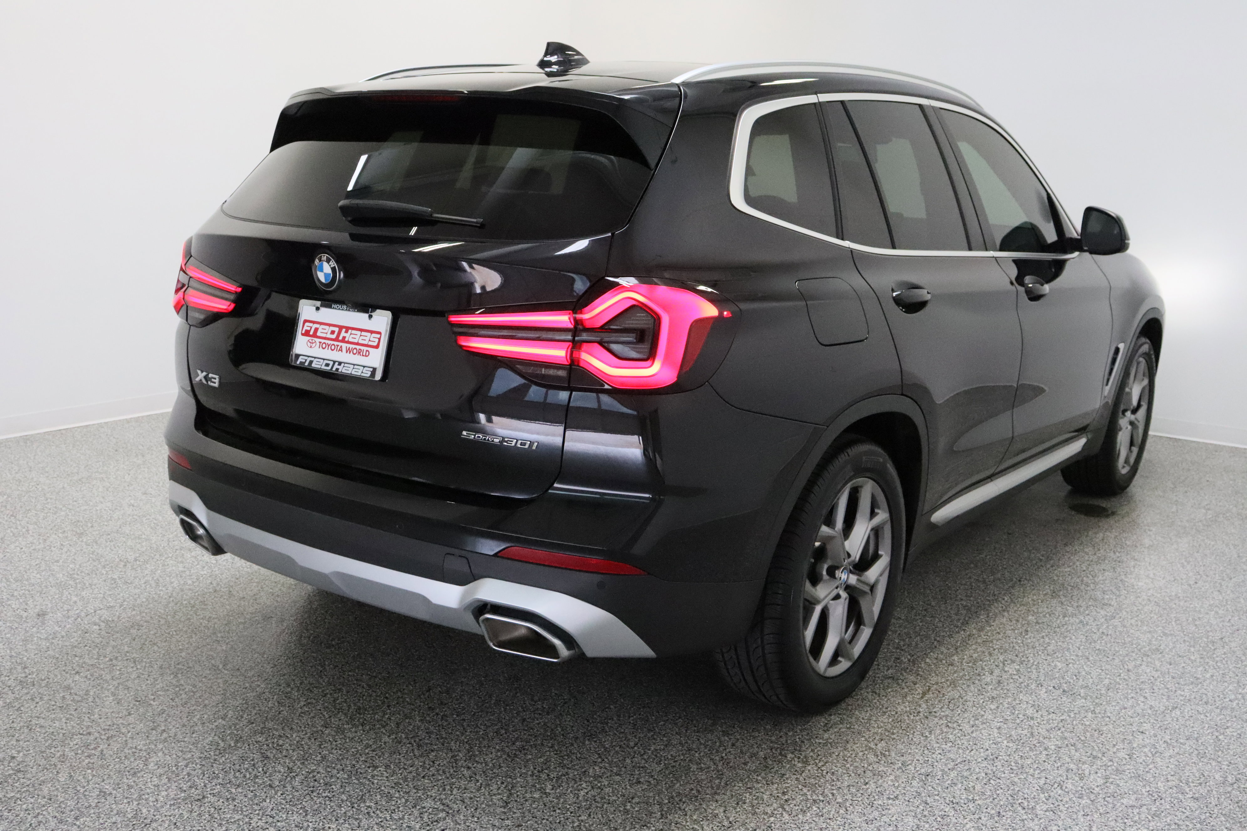 Used 2024 BMW X3 sDrive30i w/ Premium Package image 7