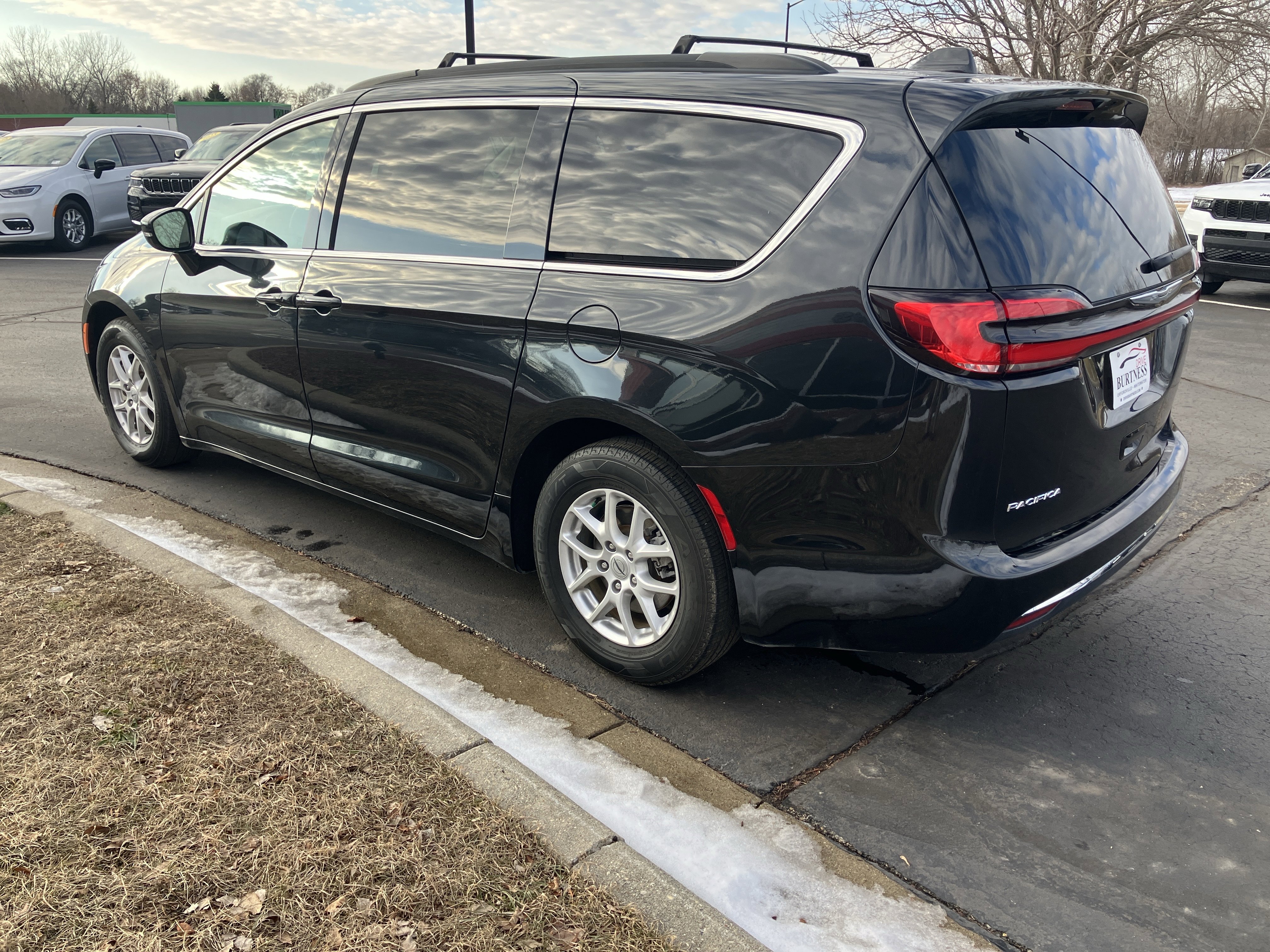 Used 2022 Chrysler Pacifica Touring-L image 19