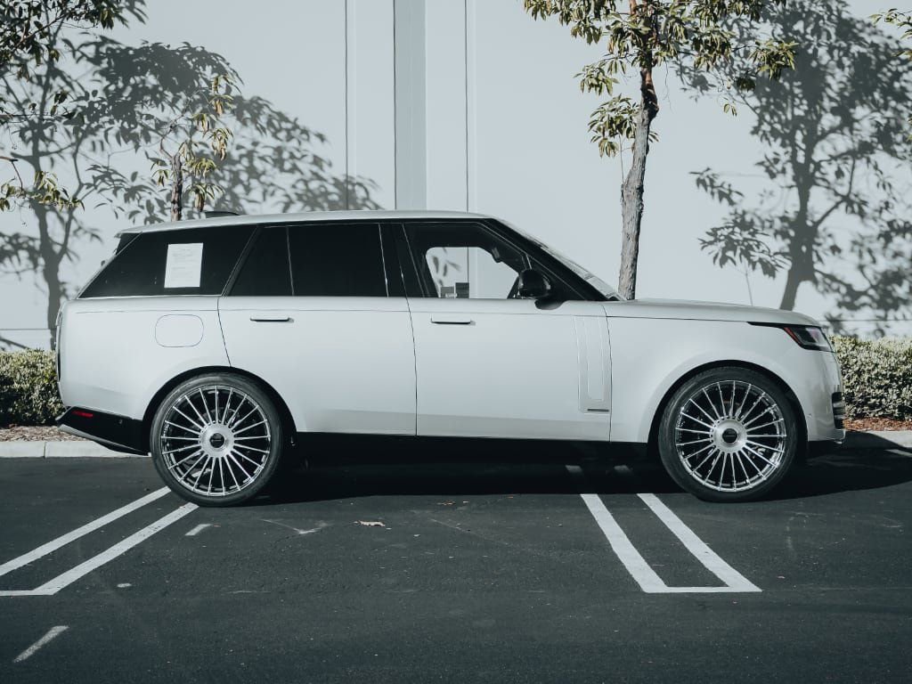 Used 2023 Land Rover Range Rover Autobiography AWD/4WD image 3