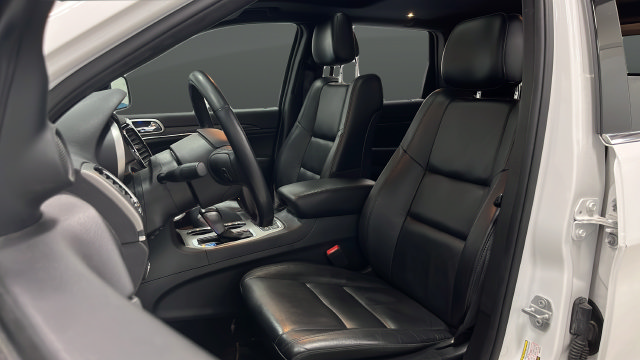 Used 2019 Jeep Grand Cherokee Limited AWD/4WD image 9
