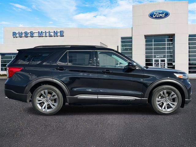 Used 2023 Ford Explorer XLT w/ Equipment Group 202A AWD/4WD image 2