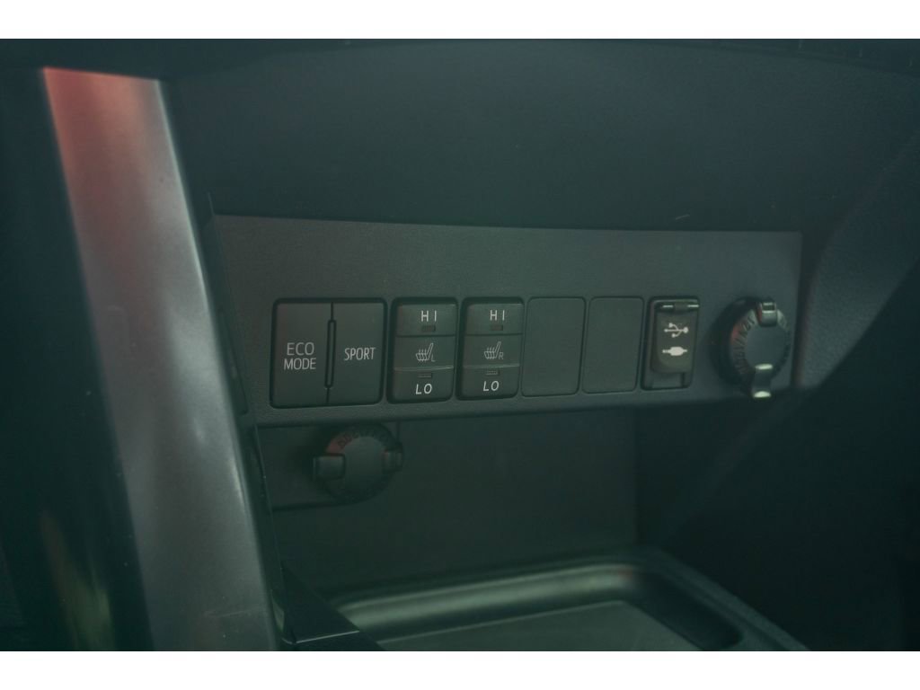 Used 2018 Toyota RAV4 SE w/ Power Extra Value Package FWD image 27