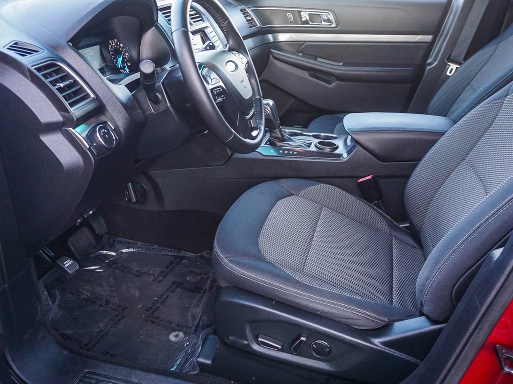 Used 2018 Ford Explorer XLT FWD image 18