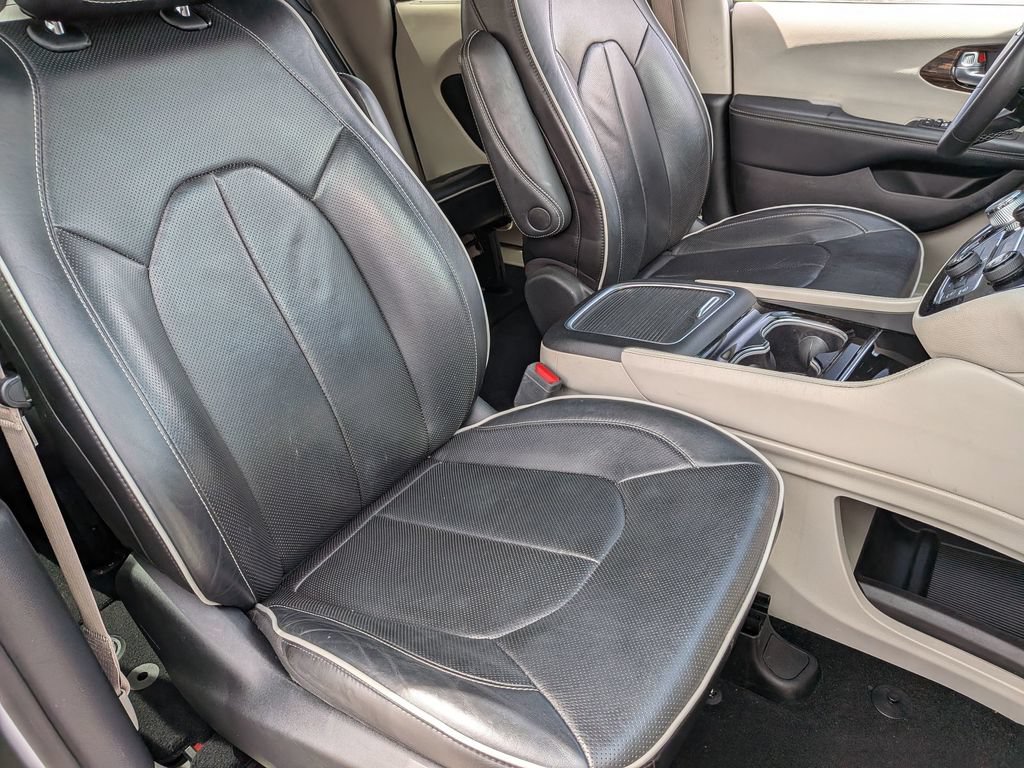 Used 2023 Chrysler Pacifica Limited FWD image 33