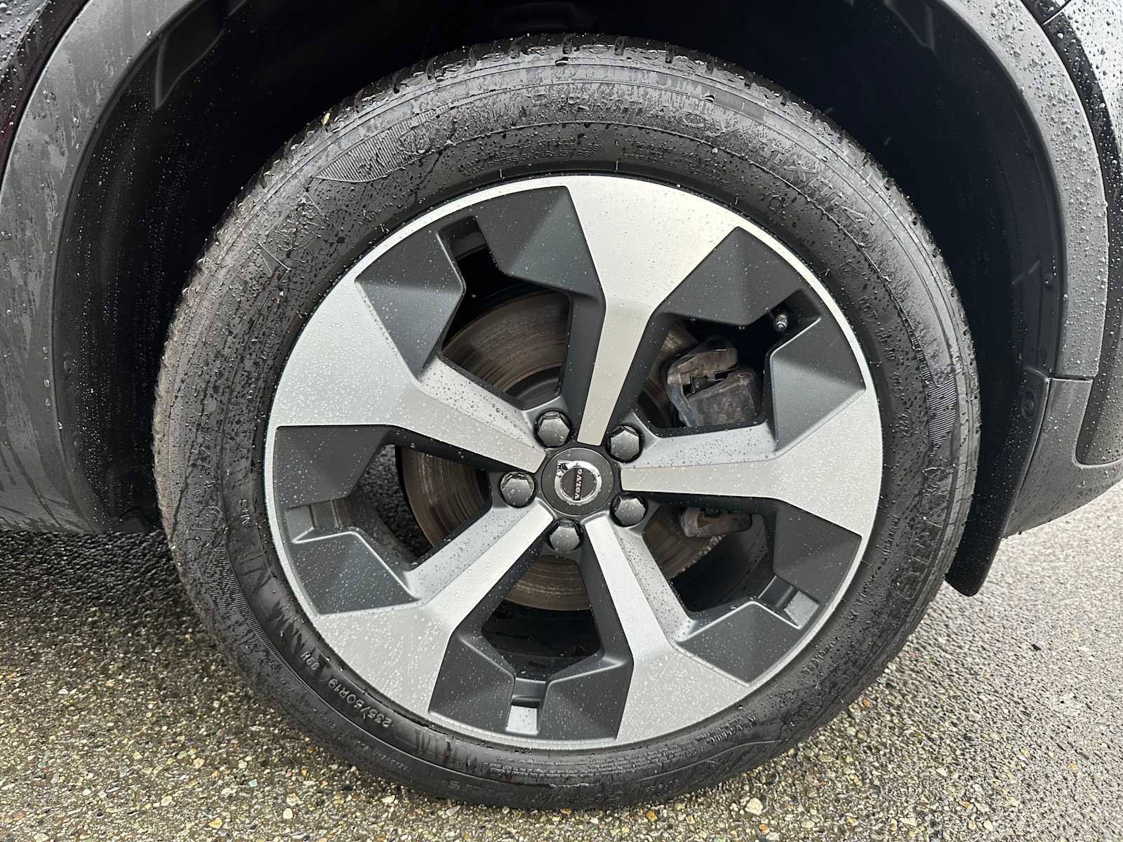 Used 2025 Volvo XC40 B5 Plus w/ Protection Package Premier image 9