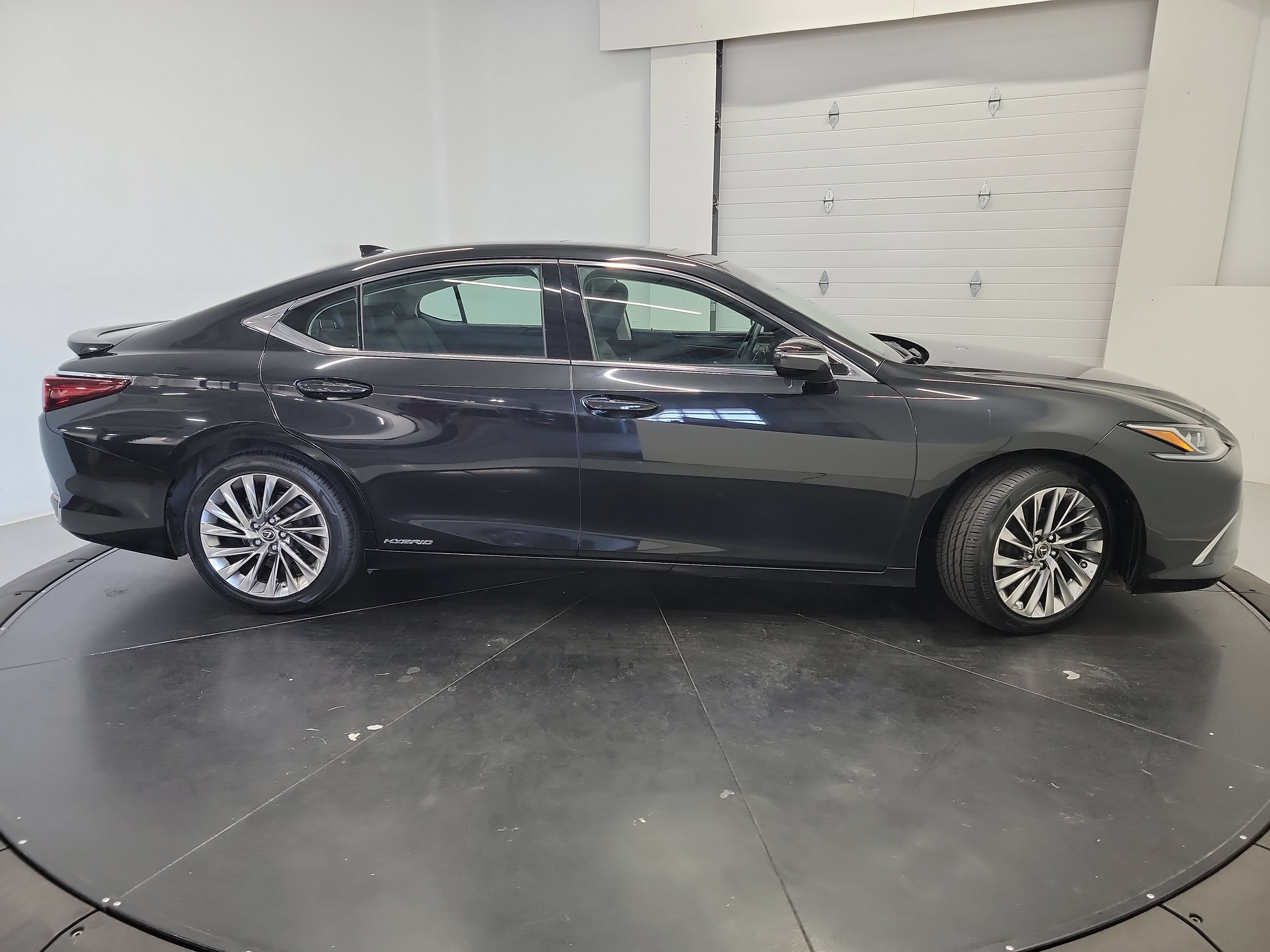 Used 2021 Lexus ES 300h w/ Accessory Package 2 FWD image 11