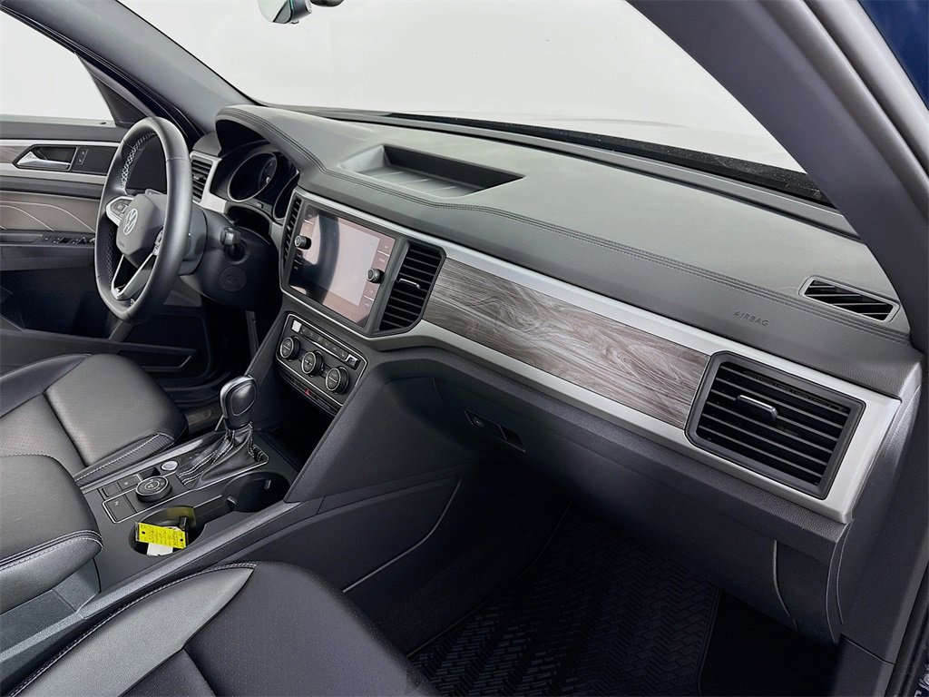 Used 2021 Volkswagen Atlas Cross Sport SE image 28