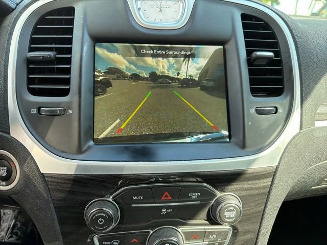 Used 2019 Chrysler 300 Touring w/ Sport Appearance Package image 10