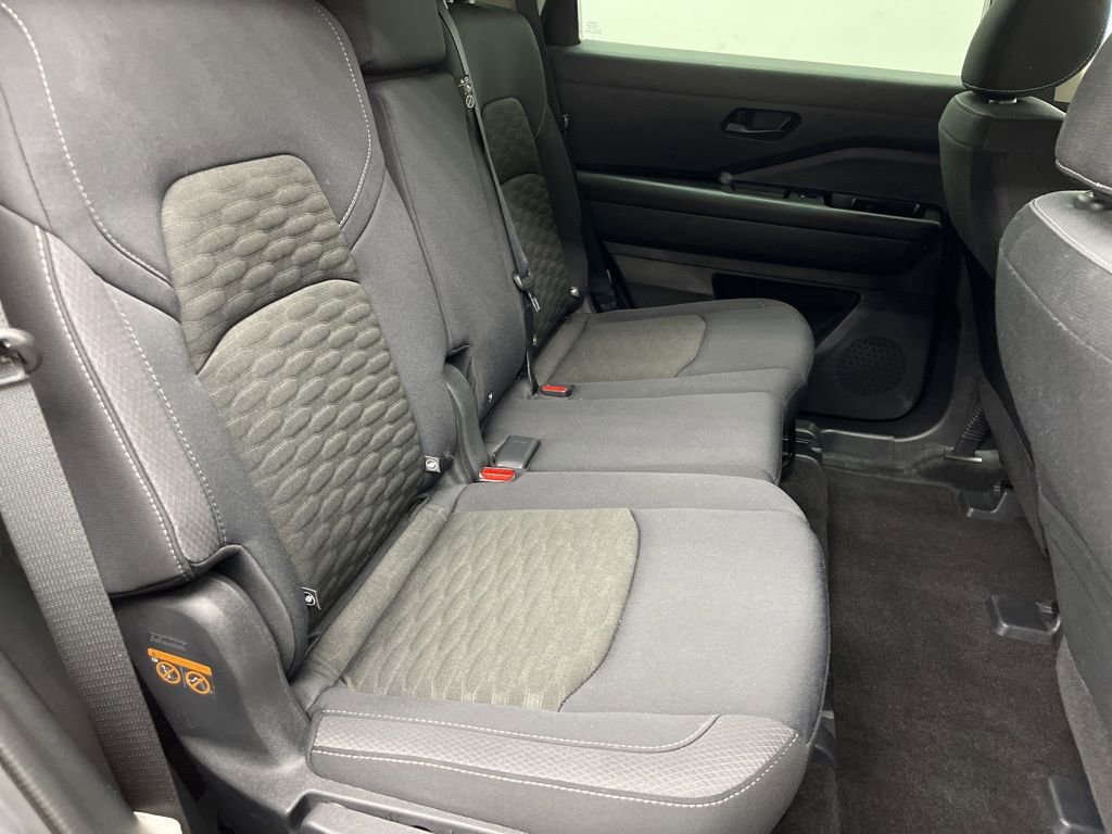 Used 2024 Nissan Pathfinder S image 22