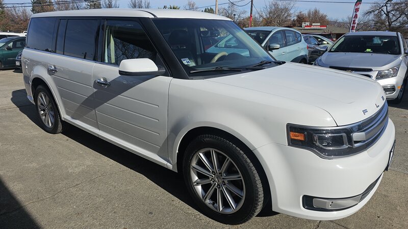 Used 2019 Ford Flex Limited FWD image 2