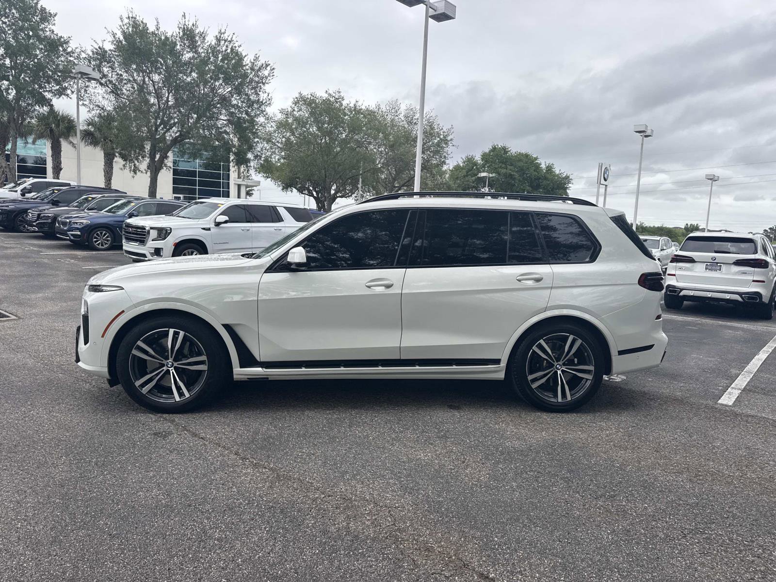 Used 2023 BMW X7 xDrive40i w/ M Sport Package image 7