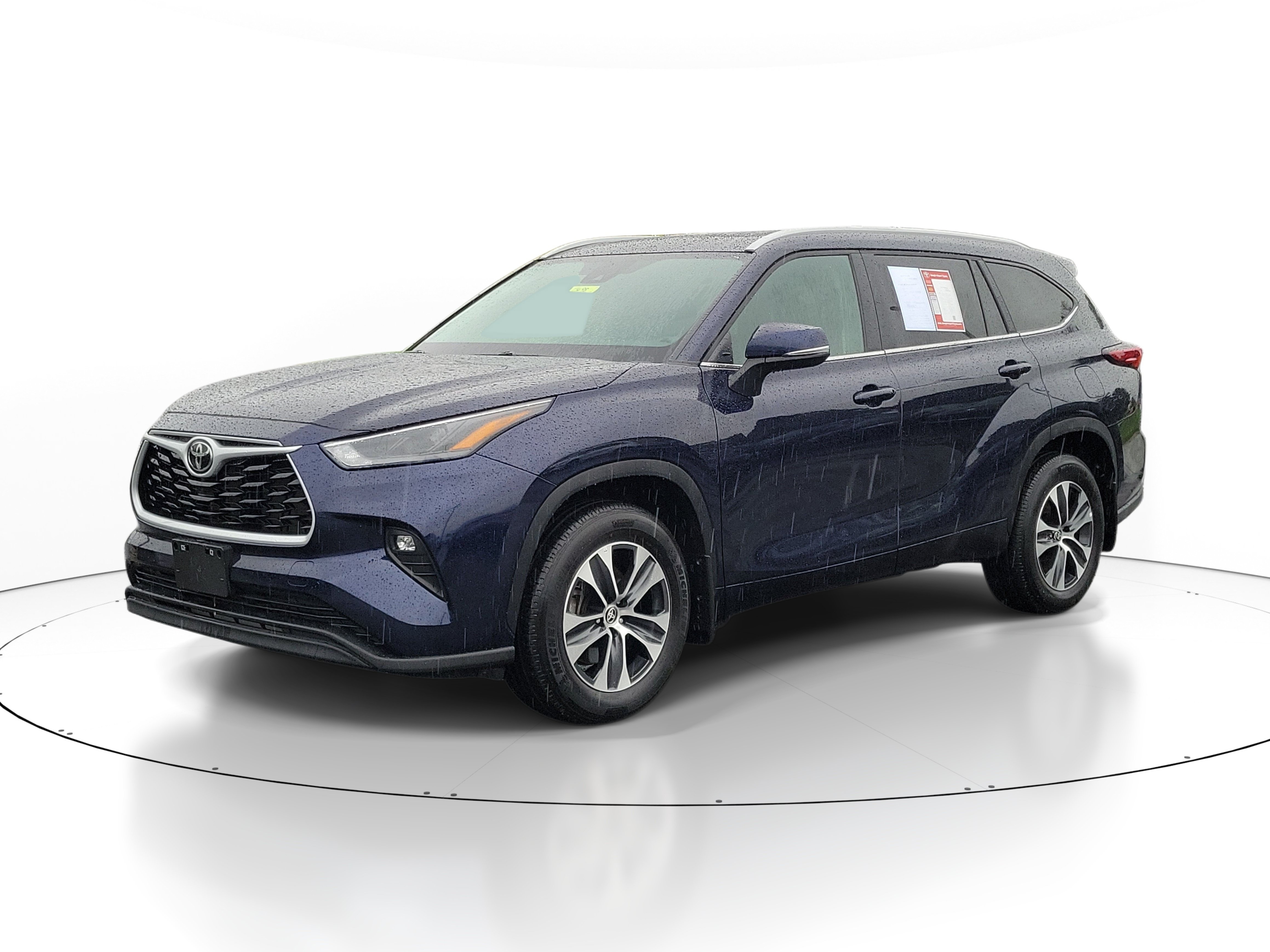 Used 2026 Toyota Highlander XLE AWD/4WD image 2