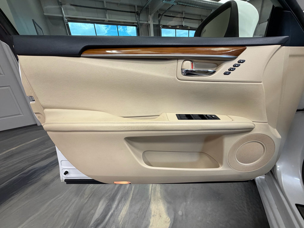 Used 2013 Lexus ES 300h w/ Luxury Pkg FWD image 55