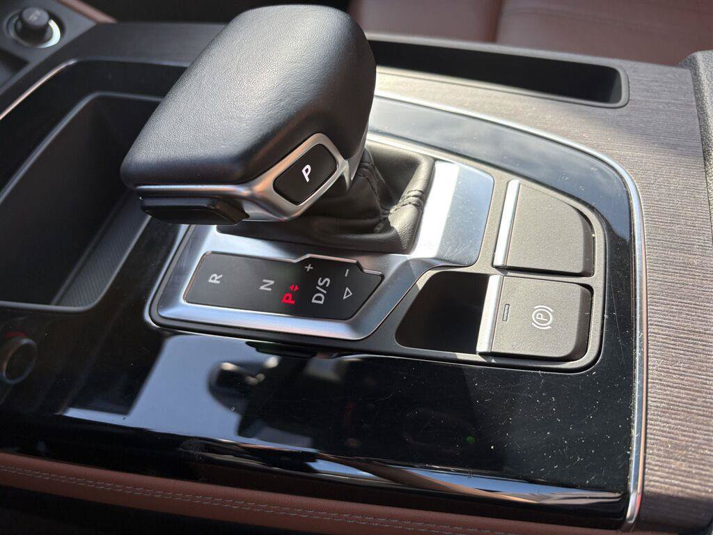 Used 2021 Audi Q5 e Premium Plus AWD/4WD image 17