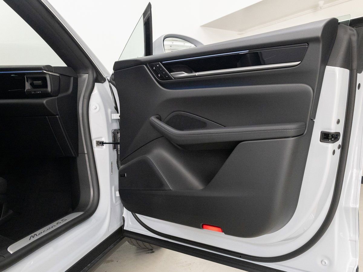 New 2025 Porsche Macan 4S Electric image 26