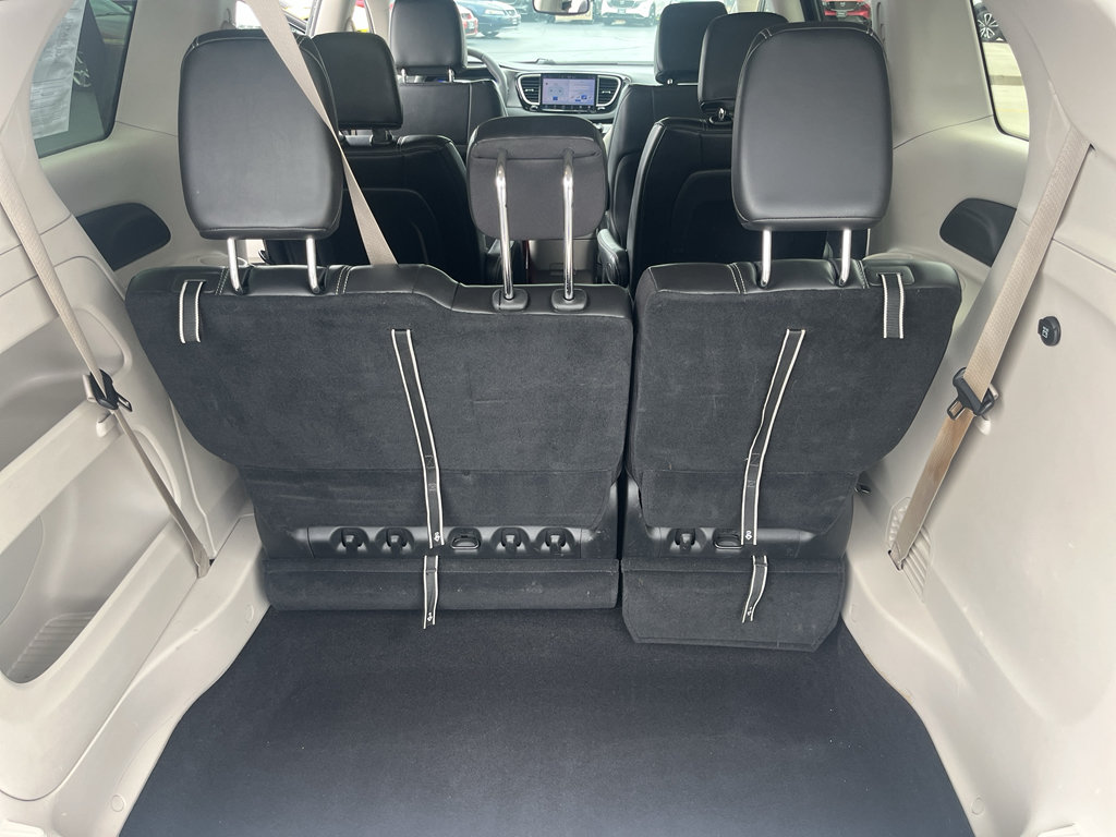 Used 2024 Chrysler Pacifica Touring-L FWD image 39