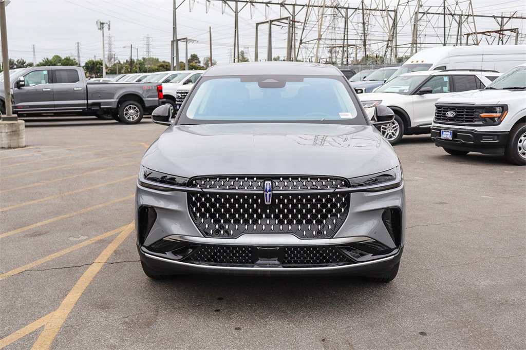 Used 2025 Lincoln Nautilus Premier image 2