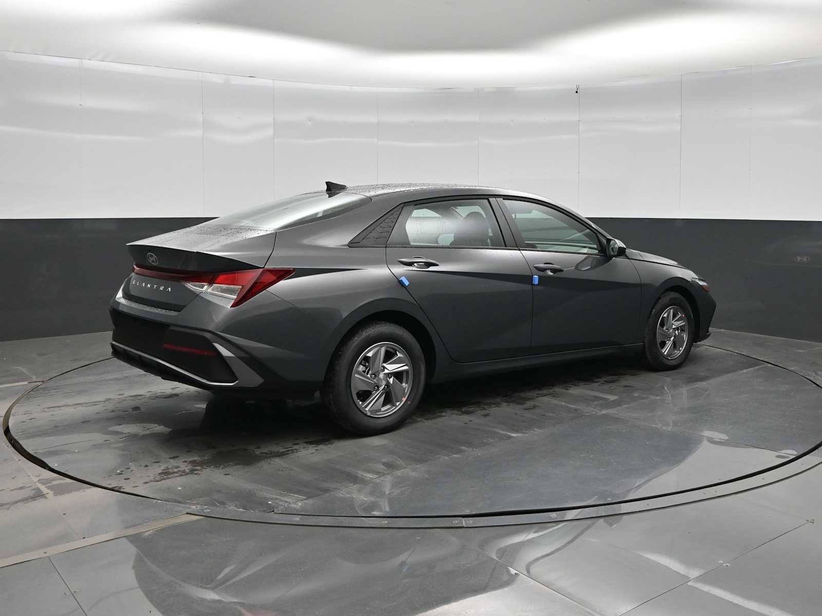 New 2026 Hyundai Elantra SE FWD image 7
