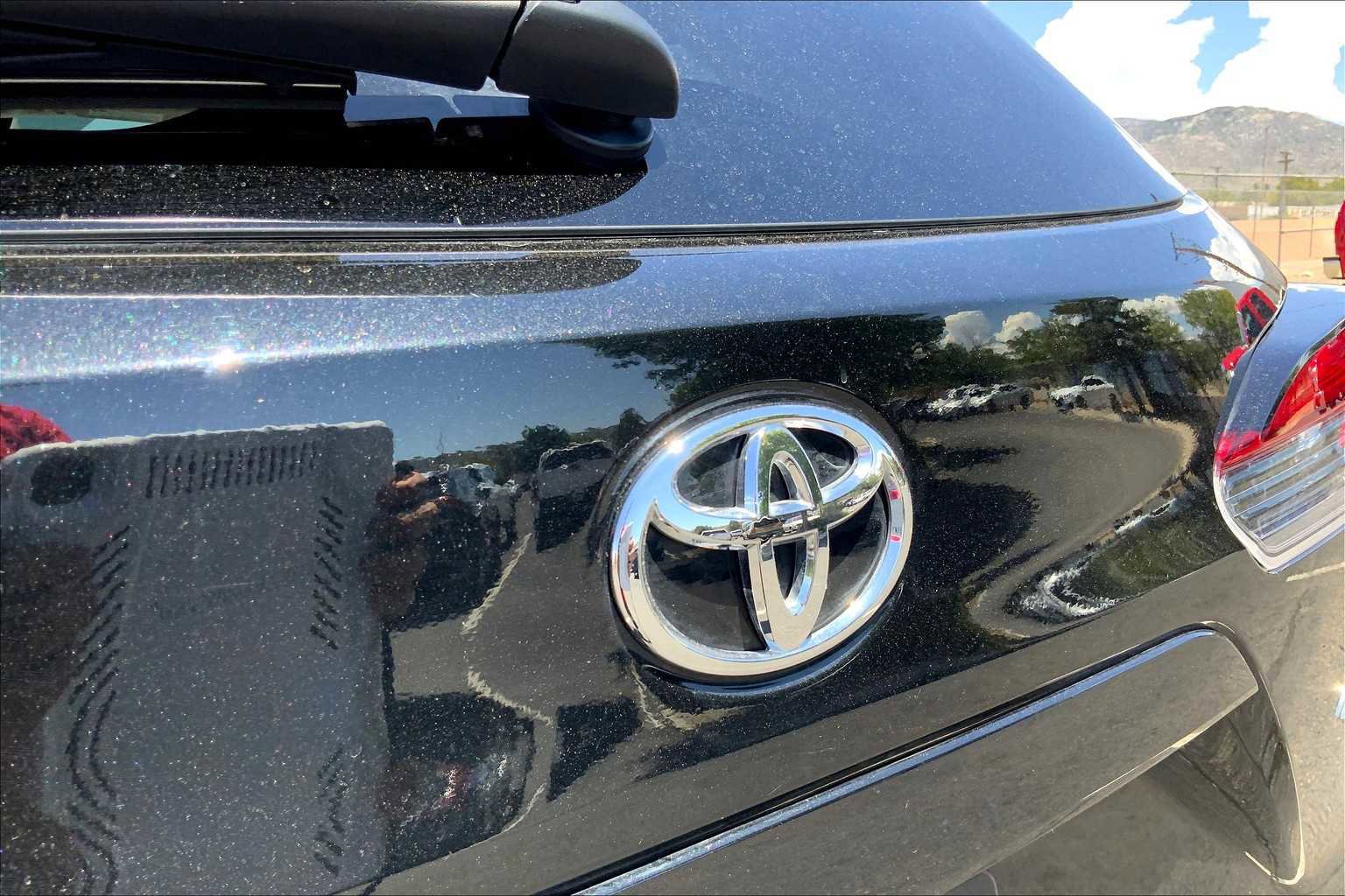Certified 2024 Toyota Corolla Cross XLE image 27