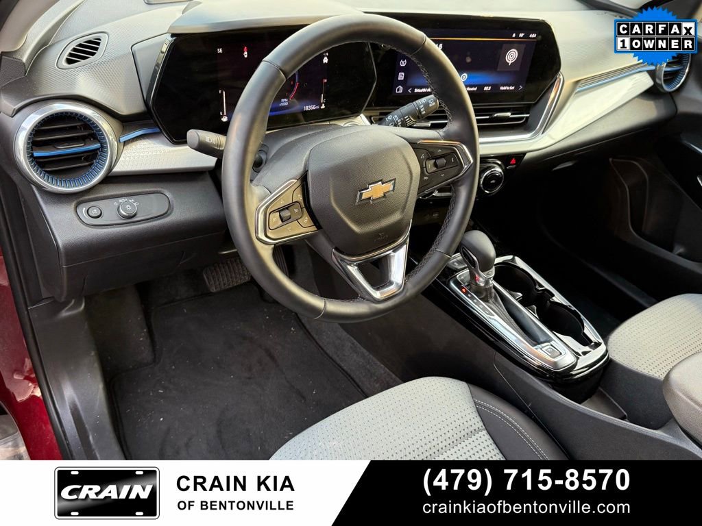 Used 2025 Chevrolet Trax LT w/ LT Convenience Package image 10