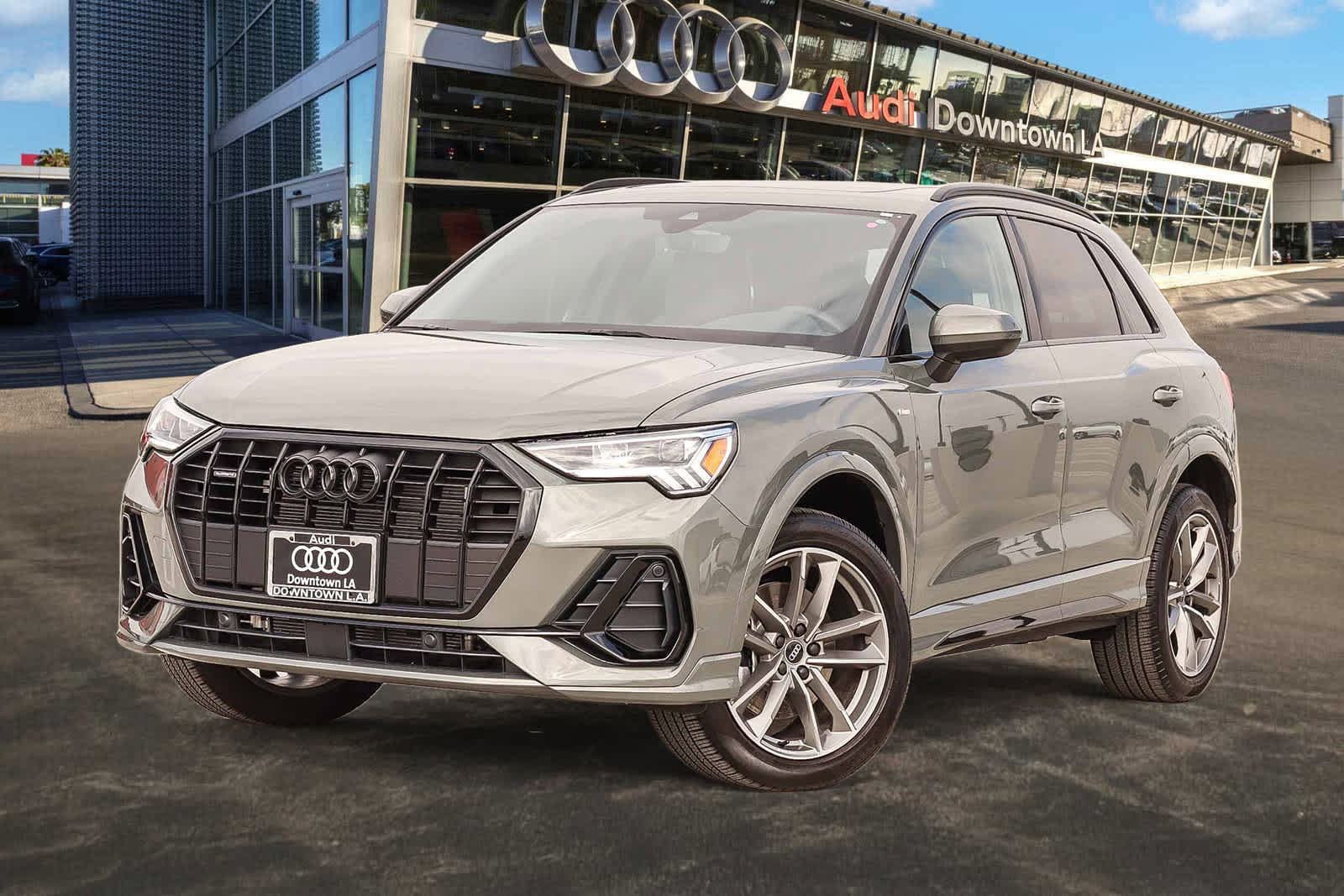 Used 2025 Audi Q3 2.0T Premium w/ Convenience Package AWD/4WD image 1