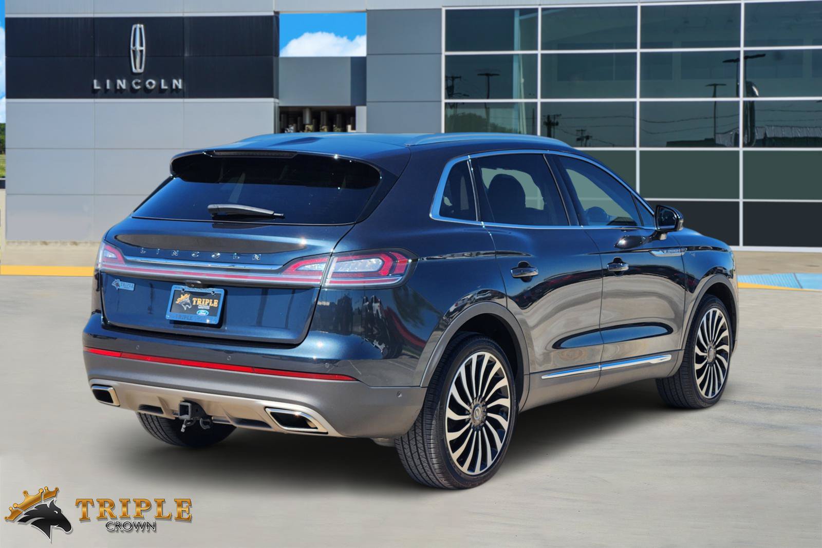 Used 2022 Lincoln Nautilus Black Label w/ Class II Trailer Tow Package AWD/4WD image 5
