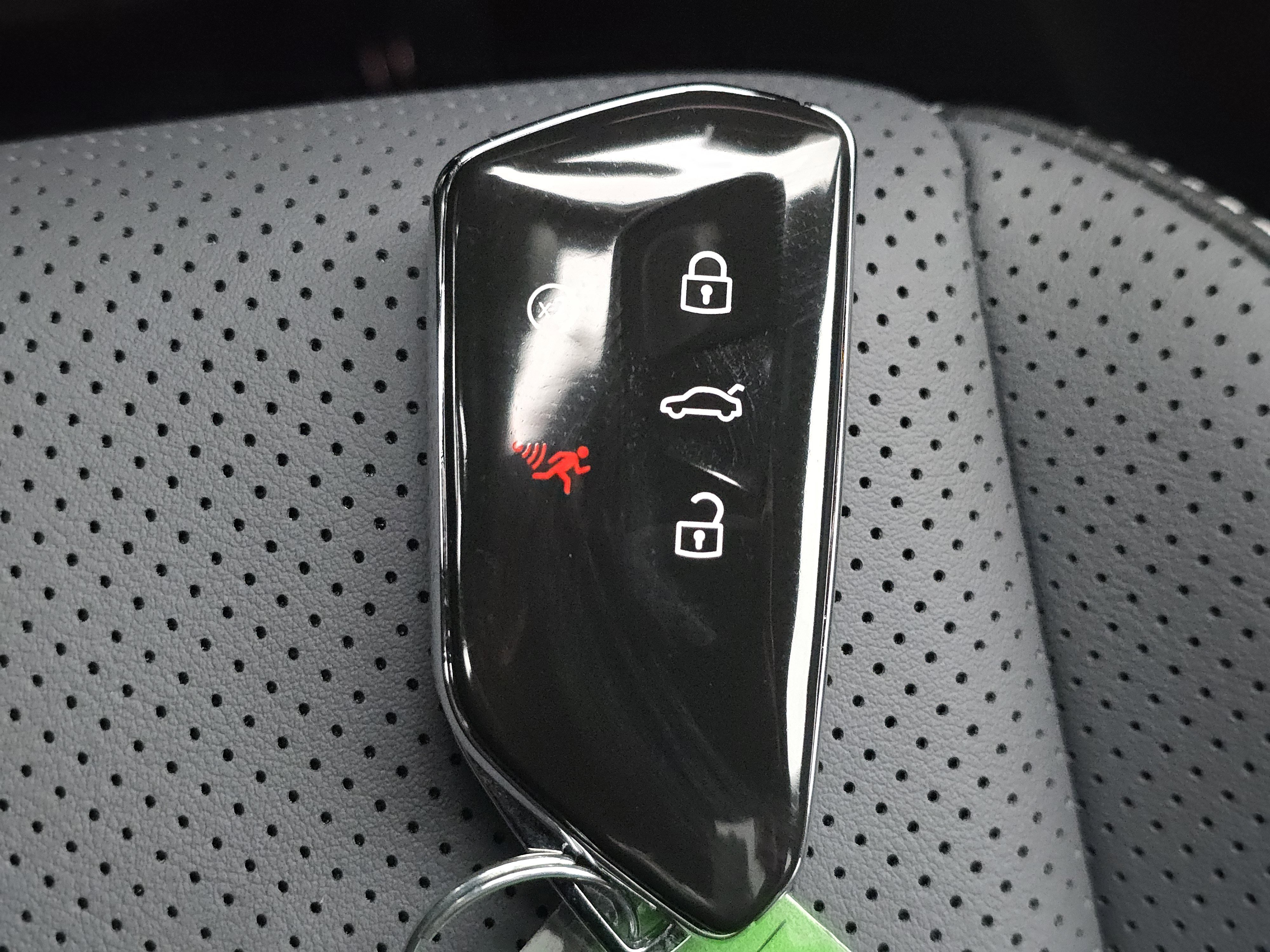 New 2026 Volkswagen Tiguan SE R-Line image 27