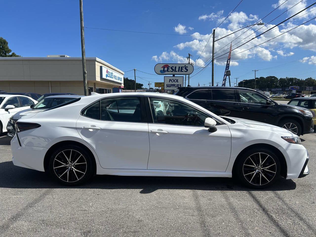 Used 2021 Toyota Camry SE image 4